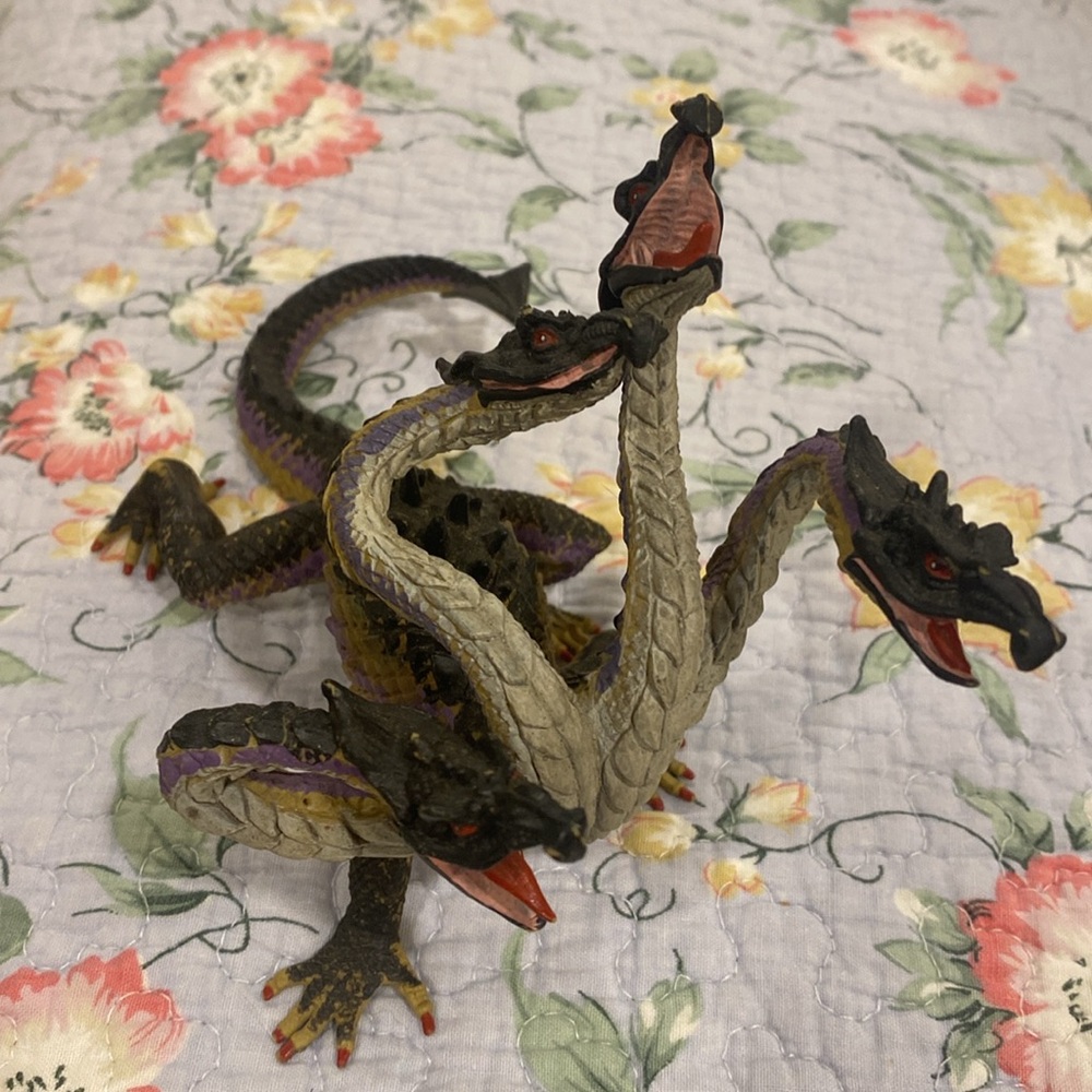 Fourโ Headed Dragon Figure